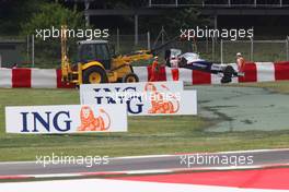09.05.2009 Barcelona, Spain,  Car of Nick Heidfeld (GER), BMW Sauber F1 Team, F1.09 after crashing into the barrier - Formula 1 World Championship, Rd 5, Spanish Grand Prix, Saturday Practice