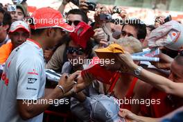 07.05.2009 Barcelona, Spain,  Lewis Hamilton (GBR), McLaren Mercedes signing autographys for the fans - Formula 1 World Championship, Rd 5, Spanish Grand Prix, Thursday