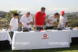 07.05.2009 Barcelona, Spain,  Pedro de la Rosa (ESP), Test Driver, McLaren Mercedes, Lewis Hamilton (GBR), McLaren Mercedes, cook a spanish omelette - Vodafone challenge, Formula 1 World Championship, Rd 5, Spanish Grand Prix, Thursday