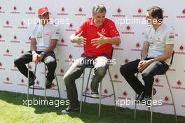 07.05.2009 Barcelona, Spain,  Lewis Hamilton (GBR), McLaren Mercedes, Pedro de la Rosa (ESP), Test Driver, McLaren Mercedes - Vodafone challenge, Formula 1 World Championship, Rd 5, Spanish Grand Prix, Thursday