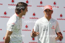 07.05.2009 Barcelona, Spain,  Pedro de la Rosa (ESP), Test Driver, McLaren Mercedes, Lewis Hamilton (GBR), McLaren Mercedes - Vodafone challenge, Formula 1 World Championship, Rd 5, Spanish Grand Prix, Thursday