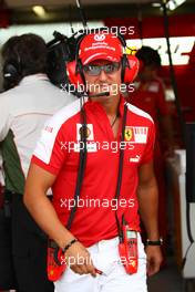 21.08.2009 Valencia, Spain,  Michael Schumacher (GER), Test Driver, Scuderia Ferrari on the way to pit wall - Formula 1 World Championship, Rd 11, European Grand Prix, Friday Practice