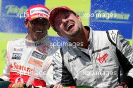 23.08.2009 Valencia, Spain,  Lewis Hamilton (GBR), McLaren Mercedes, Rubens Barrichello (BRA), BrawnGP - Formula 1 World Championship, Rd 11, European Grand Prix, Sunday Podium