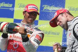 23.08.2009 Valencia, Spain,  Lewis Hamilton (GBR), McLaren Mercedes, Rubens Barrichello (BRA), BrawnGP - Formula 1 World Championship, Rd 11, European Grand Prix, Sunday Podium