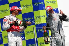 23.08.2009 Valencia, Spain,  Lewis Hamilton (GBR), McLaren Mercedes and 1st place Rubens Barrichello (BRA), Brawn GP - Formula 1 World Championship, Rd 11, European Grand Prix, Sunday Podium