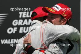 23.08.2009 Valencia, Spain,  Rubens Barrichello (BRA), Brawn GP and Lewis Hamilton (GBR), McLaren Mercedes  - Formula 1 World Championship, Rd 11, European Grand Prix, Sunday Podium