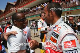 22.08.2009 Valencia, Spain,  Anthony Hamilton (GBR), Father of Lewis Hamilton congratulates Lewis Hamilton (GBR), McLaren Mercedes on his pole position - Formula 1 World Championship, Rd 11, European Grand Prix, Saturday Qualifying