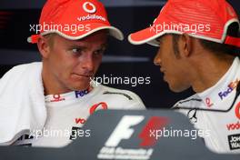 22.08.2009 Valencia, Spain,  Heikki Kovalainen (FIN), McLaren Mercedes, Lewis Hamilton (GBR), McLaren Mercedes - Formula 1 World Championship, Rd 11, European Grand Prix, Saturday Press Conference