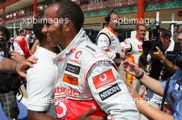 22.08.2009 Valencia, Spain,  Anthony Hamilton (GBR), Father of Lewis Hamilton congratulates Lewis Hamilton (GBR), McLaren Mercedes on his pole position - Formula 1 World Championship, Rd 11, European Grand Prix, Saturday Qualifying