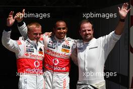 22.08.2009 Valencia, Spain,  Heikki Kovalainen (FIN), McLaren Mercedes with pole position man Lewis Hamilton (GBR), McLaren Mercedes and Rubens Barrichello (BRA), Brawn GP - Formula 1 World Championship, Rd 11, European Grand Prix, Saturday Qualifying