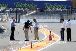 20.08.2009 Valencia, Spain,  Charlie Whiting (GBR), FIA Safty delegate, Race director & offical starter inspects the circuit - Formula 1 World Championship, Rd 11, European Grand Prix, Thursday
