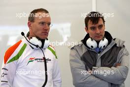 25.02.2009 Silverstone, England, L-R: Simon Roberts (GBR) Force India F1 Chief Operating Officer, and James Key (GBR), Force India F1 Technical Director. Force India F1 VJM02 Shakedown, Silverstone, England, Wednesday 25 February 2009 - Force India, VJM02 - Shakedown