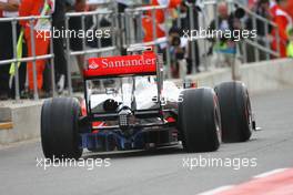 19.06.2009 Silverstone, England,  Lewis Hamilton (GBR), McLaren Mercedes using aero dynamic pait on the rear diffuser - Formula 1 World Championship, Rd 8, British Grand Prix, Friday Practice