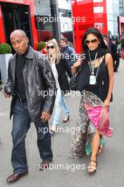 19.06.2009 Silverstone, England,  Anthony Hamilton (GBR), Father of Lewis Hamilton and Nicole Scherzinger (USA), Singer in the Pussycat Dolls and girlfriend of Lewis Hamilton (GBR), McLaren Mercedes  - Formula 1 World Championship, Rd 8, British Grand Prix, Friday