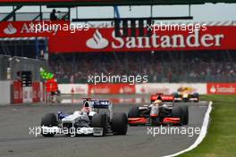 21.06.2009 Silverstone, England,  Robert Kubica (POL), BMW Sauber F1 Team, F1.09 leads Lewis Hamilton (GBR), McLaren Mercedes, MP4-24 - Formula 1 World Championship, Rd 8, British Grand Prix, Sunday Race