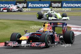 21.06.2009 Silverstone, England,  Sebastian Vettel (GER), Red Bull Racing, RB5 leads Rubens Barrichello (BRA), Brawn GP, BGP001, BGP 001- Formula 1 World Championship, Rd 8, British Grand Prix, Sunday Race