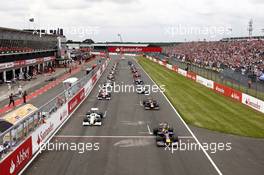 21.06.2009 Silverstone, England,  The start of the race - Formula 1 World Championship, Rd 8, British Grand Prix, Sunday Race