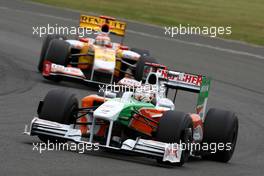 21.06.2009 Silverstone, England,  Adrian Sutil (GER), Force India F1 Team, VJM-02, VJM02, VJM 02 leads Fernando Alonso (ESP), Renault F1 Team - Formula 1 World Championship, Rd 8, British Grand Prix, Sunday Race