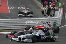 21.06.2009 Silverstone, England,  Nick Heidfeld (GER), BMW Sauber F1 Team and Heikki Kovalainen (FIN), McLaren Mercedes - Formula 1 World Championship, Rd 8, British Grand Prix, Sunday Race