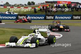21.06.2009 Silverstone, England,  Rubens Barrichello (BRA), Brawn GP leads Mark Webber (AUS), Red Bull Racing - Formula 1 World Championship, Rd 8, British Grand Prix, Sunday Race
