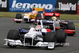 21.06.2009 Silverstone, England,  Robert Kubica (POL), BMW Sauber F1 Team, F1.09 leads Lewis Hamilton (GBR), McLaren Mercedes, MP4-24 - Formula 1 World Championship, Rd 8, British Grand Prix, Sunday Race