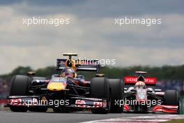 20.06.2009 Silverstone, England,  Sebastian Vettel (GER), Red Bull Racing, RB5 leads Lewis Hamilton (GBR), McLaren Mercedes, MP4-24 - Formula 1 World Championship, Rd 8, British Grand Prix, Saturday Qualifying