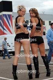20.06.2009 Silverstone, England,  Girls in the paddock - Formula 1 World Championship, Rd 8, British Grand Prix, Saturday
