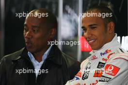 20.06.2009 Silverstone, England,  Anthony Hamilton (GBR), Father of Lewis Hamilton with Lewis Hamilton (GBR), McLaren Mercedes - Formula 1 World Championship, Rd 8, British Grand Prix, Saturday Practice