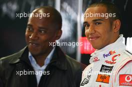 20.06.2009 Silverstone, England,  Anthony Hamilton (GBR), Father of Lewis Hamilton and Lewis Hamilton (GBR), McLaren Mercedes - Formula 1 World Championship, Rd 8, British Grand Prix, Saturday Practice