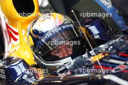 20.06.2009 Silverstone, England,  Sebastian Vettel (GER), Red Bull Racing, Pitlane, Box, Garage - Formula 1 World Championship, Rd 8, British Grand Prix, Saturday Practice