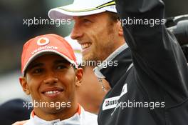 21.06.2009 Silverstone, England,  Lewis Hamilton (GBR), McLaren Mercedes and Jenson Button (GBR), Brawn GP - Formula 1 World Championship, Rd 8, British Grand Prix, Sunday