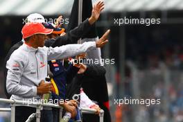 21.06.2009 Silverstone, England,  Lewis Hamilton (GBR), McLaren Mercedes and Jenson Button (GBR), Brawn GP - Formula 1 World Championship, Rd 8, British Grand Prix, Sunday