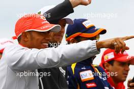 21.06.2009 Silverstone, England,  Lewis Hamilton (GBR), McLaren Mercedes and Jenson Button (GBR), Brawn GP - Formula 1 World Championship, Rd 8, British Grand Prix, Sunday