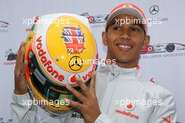 18.06.2009 Silverstone, England,  Lewis Hamilton (GBR), McLaren Mercedes, and a specially designed helmet for this race - Formula 1 World Championship, Rd 8, British Grand Prix, Thursday