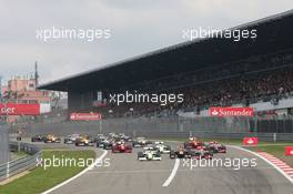 12.07.2009 Nürburg, Germany,  Start of the race with Mark Webber (AUS), Red Bull Racing, Rubens Barrichello (BRA), Brawn GP, Lewis Hamilton (GBR), McLaren Mercedes - Formula 1 World Championship, Rd 9, German Grand Prix, Sunday Race