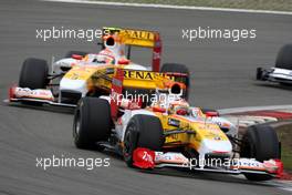 12.07.2009 Nürburg, Germany,  Fernando Alonso (ESP), Renault F1 Team, R29 leads Nelson Piquet Jr (BRA), Renault F1 Team, R29 - Formula 1 World Championship, Rd 9, German Grand Prix, Sunday Race