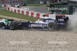 12.07.2009 Nürburg, Germany,  Kazuki Nakajima (JPN), Williams F1 Team in the grvel / crash - Formula 1 World Championship, Rd 9, German Grand Prix, Sunday Race