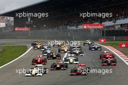12.07.2009 Nürburg, Germany,  Start of the race with Rubens Barrichello (BRA), Brawn GP, Lewis Hamilton (GBR), McLaren Mercedes, Mark Webber (AUS), Red Bull Racing and the field - Formula 1 World Championship, Rd 9, German Grand Prix, Sunday Race