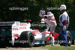 24.07.2009 Budapest, Hungary,  Jarno Trulli (ITA), Toyota F1 Team stopes on track during second free practice  - Formula 1 World Championship, Rd 10, Hungarian Grand Prix, Friday Practice