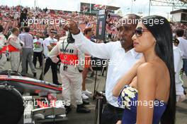 26.07.2009 Budapest, Hungary,  Nicole Scherzinger (USA), Singer in the Pussycat Dolls and girlfriend of Lewis Hamilton (GBR), McLaren Mercedes and the father of LH / Anthony - Formula 1 World Championship, Rd 10, Hungarian Grand Prix, Sunday Pre-Race Grid