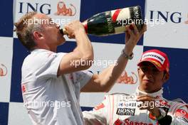 26.07.2009 Budapest, Hungary,  Martin Whitmarsh (GBR), McLaren, Chief Executive Officer, Lewis Hamilton (GBR), McLaren Mercedes - Formula 1 World Championship, Rd 10, Hungarian Grand Prix, Sunday Podium