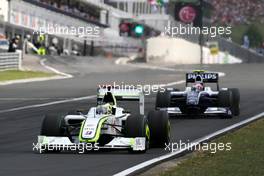 26.07.2009 Budapest, Hungary,  Jenson Button (GBR), BrawnGP, Kazuki Nakajima (JPN), Williams F1 Team - Formula 1 World Championship, Rd 10, Hungarian Grand Prix, Sunday Race