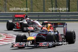 26.07.2009 Budapest, Hungary,  Mark Webber (AUS), Red Bull Racing, Heikki Kovalainen (FIN), McLaren Mercedes - Formula 1 World Championship, Rd 10, Hungarian Grand Prix, Sunday Race