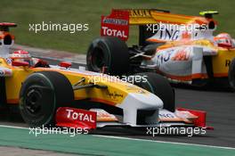 26.07.2009 Budapest, Hungary,  Fernando Alonso (ESP), Renault F1 Team just before he lost his wheel  - Formula 1 World Championship, Rd 10, Hungarian Grand Prix, Sunday Race