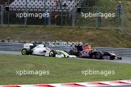 26.07.2009 Budapest, Hungary,  Rubens Barrichello (BRA), BrawnGP, Sebastian Vettel (GER), Red Bull Racing - Formula 1 World Championship, Rd 10, Hungarian Grand Prix, Sunday Race