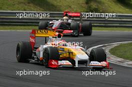 26.07.2009 Budapest, Hungary,  Fernando Alonso (ESP), Renault F1 Team Lewis Hamilton (GBR), McLaren Mercedes  - Formula 1 World Championship, Rd 10, Hungarian Grand Prix, Sunday Race
