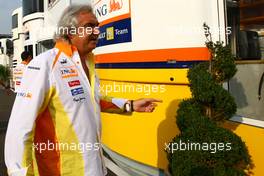 11.09.2009 Monza, Italy,  Flavio Briatore (ITA), Renault F1 Team, Team Chief, Managing Director - Formula 1 World Championship, Rd 13, Italian Grand Prix, Friday