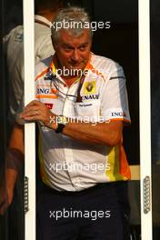 11.09.2009 Monza, Italy,  Pat Symonds (GBR), Renault F1 Team, Executive Director of Engineering - Formula 1 World Championship, Rd 13, Italian Grand Prix, Friday