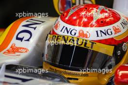 11.09.2009 Monza, Italy,  Fernando Alonso (ESP), Renault F1 Team - Formula 1 World Championship, Rd 13, Italian Grand Prix, Friday Practice