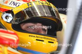 11.09.2009 Monza, Italy,  Fernando Alonso (ESP), Renault F1 Team - Formula 1 World Championship, Rd 13, Italian Grand Prix, Friday Practice